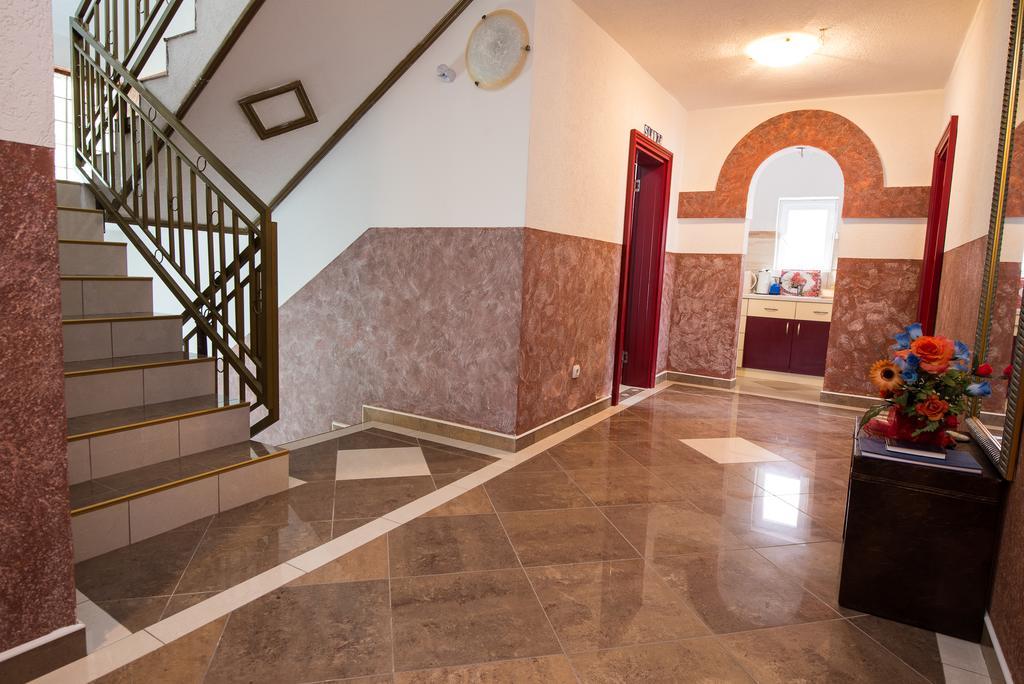 Hotel Wellness & Spa Angelo Gabriel Petrovac Exterior foto