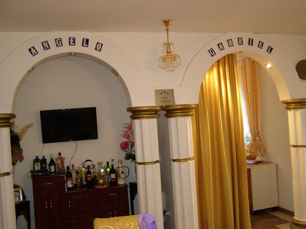 Hotel Wellness & Spa Angelo Gabriel Petrovac Exterior foto