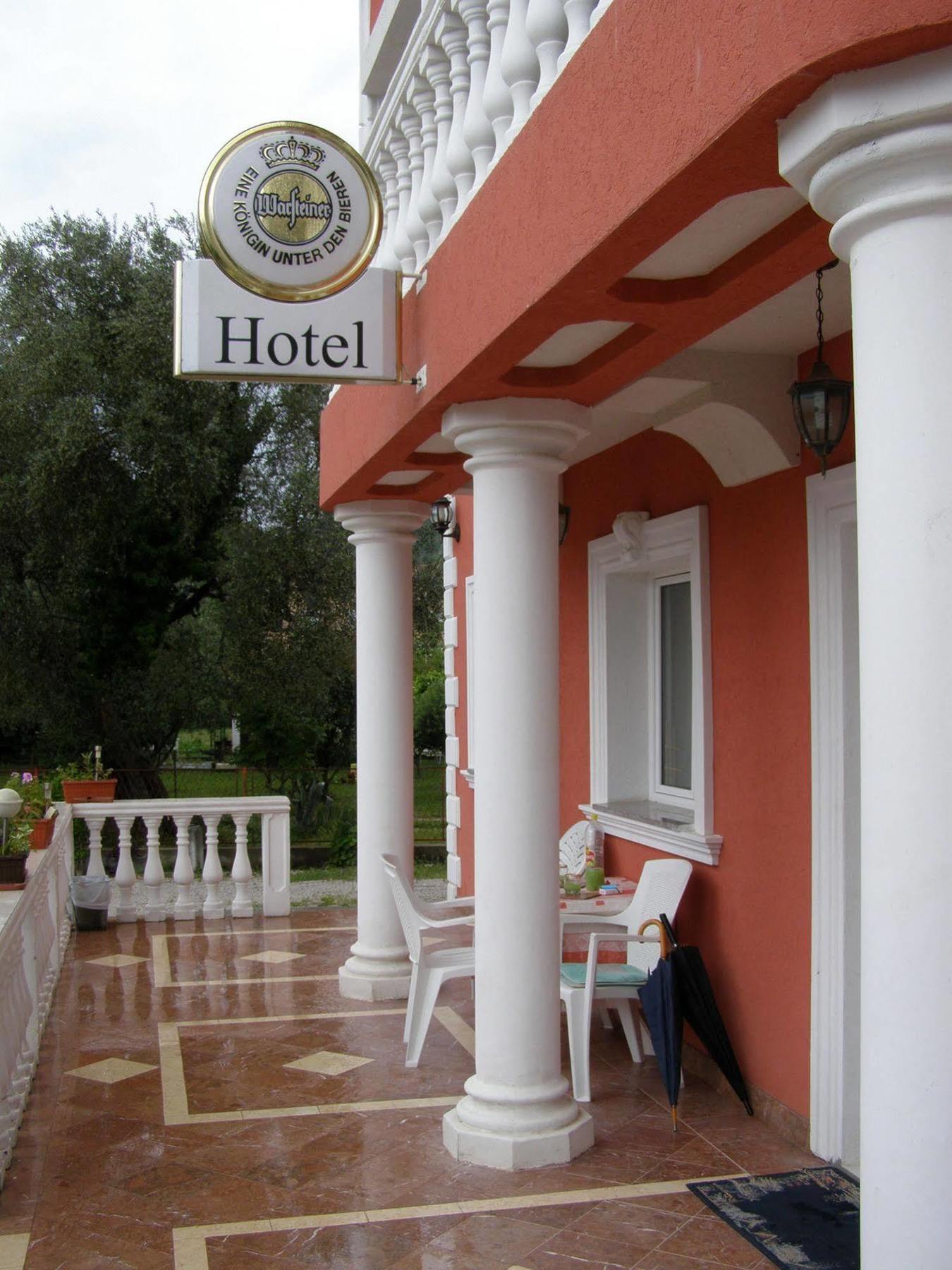Hotel Wellness & Spa Angelo Gabriel Petrovac Exterior foto