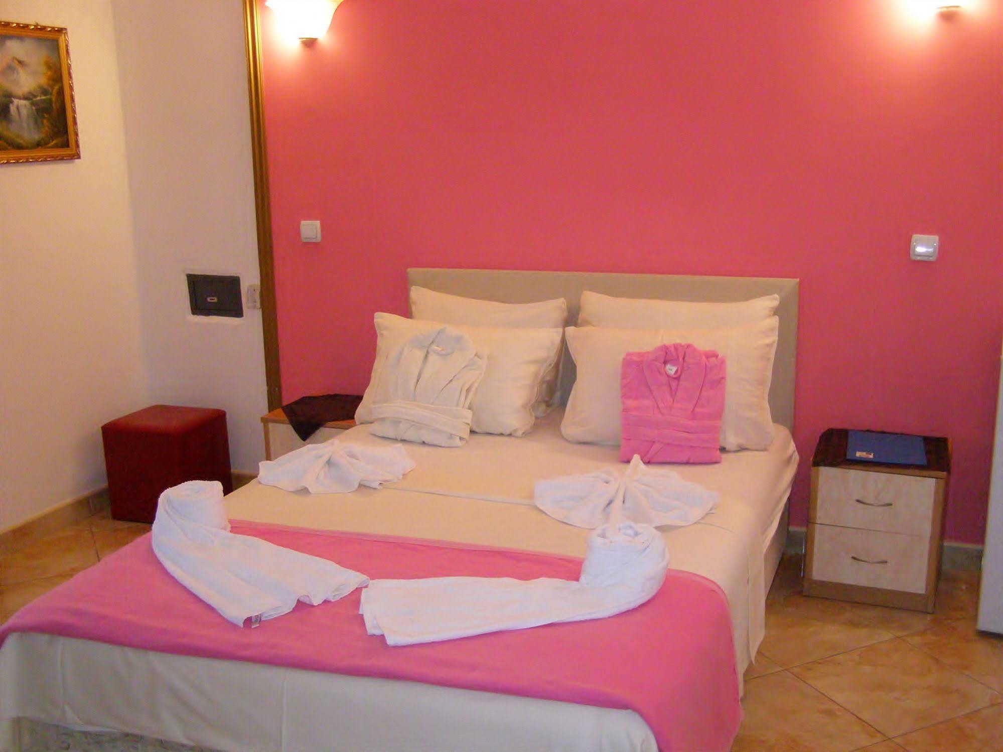 Hotel Wellness & Spa Angelo Gabriel Petrovac Exterior foto
